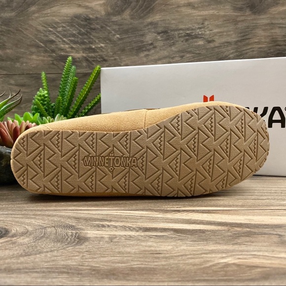 NIB Minnetonka Allie Berber Plug Moccasin Slipper - Picture 9 of 11